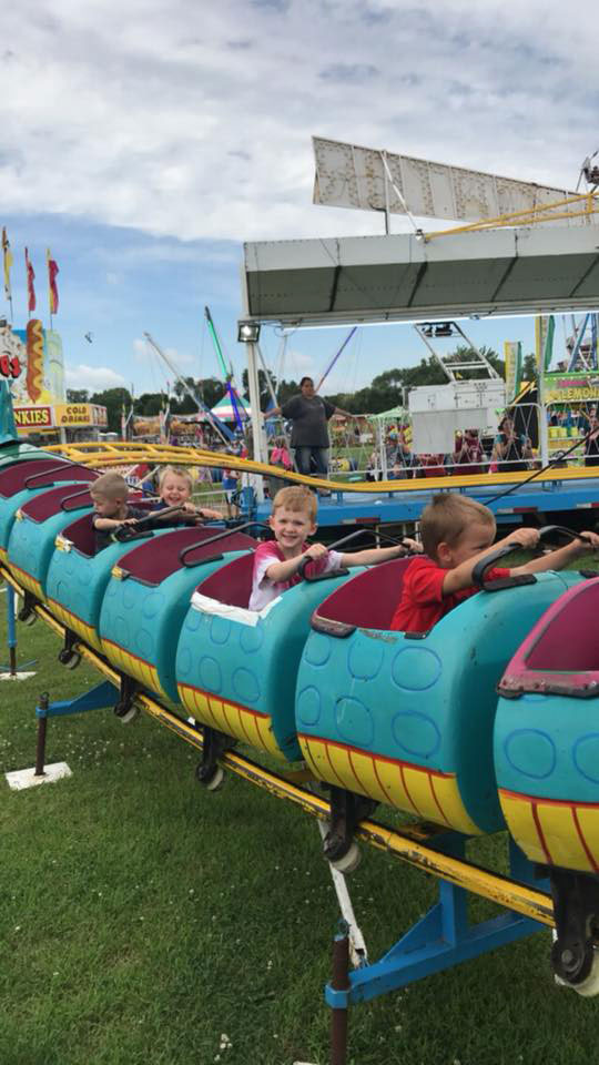 Carnival ride at Redwood-County-Fair